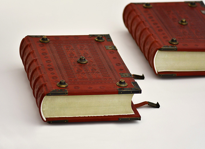 Réplique en deux volumes de l’exemplaire de la Bible de Gutenberg du diocèse de Pelplin