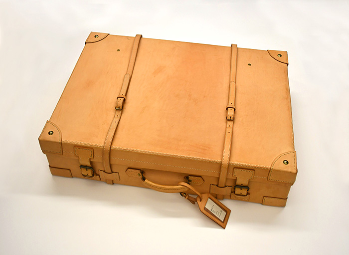 Réplique de l’originale de la valise en cuir dans laquelle la Bible de Gutenberg a quitté la Pologne en 1939